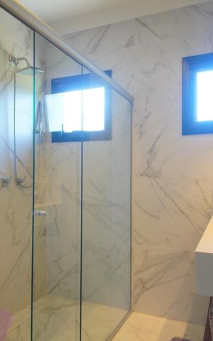 Casa à venda com 292m², 4 quartos e 4 vagasBanheiro