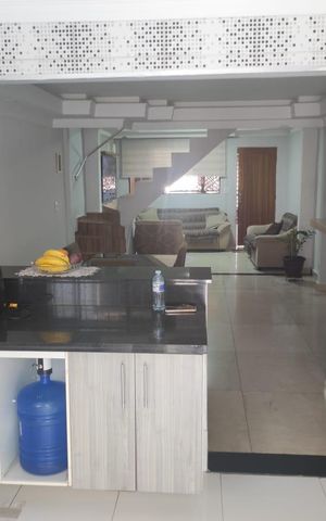 Casa à venda com 180m², 2 quartos e 1 vaga