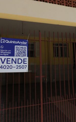 Casa à venda com 350m², 5 quartos e 3 vagasFachada