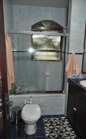 Casa à venda com 326m², 6 quartos e 3 vagasBanheiro Suíte 