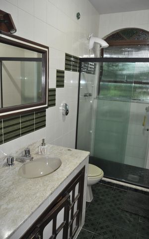 Casa à venda com 326m², 6 quartos e 3 vagasBanheiro Social 2