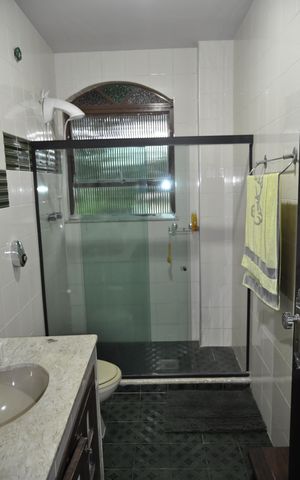 Casa à venda com 326m², 6 quartos e 3 vagasBanheiro Social 2