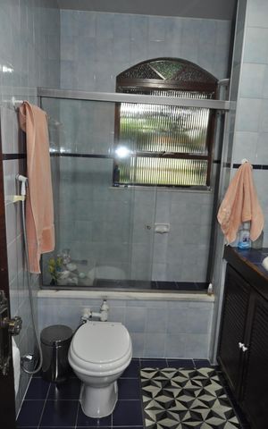 Casa à venda com 326m², 6 quartos e 3 vagasBanheiro Suíte 