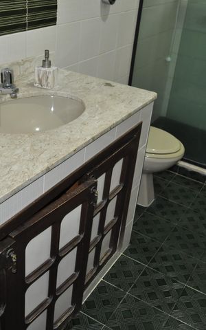 Casa à venda com 326m², 6 quartos e 3 vagasBanheiro Social 2