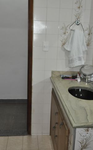 Casa à venda com 326m², 6 quartos e 3 vagasBanheiro Social