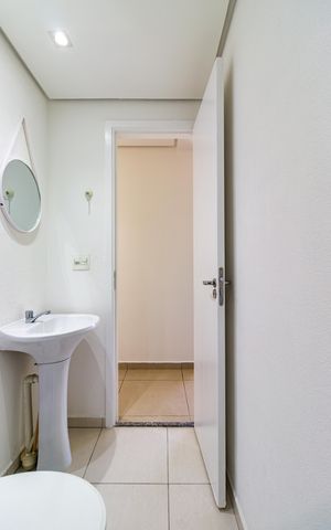 Apartamento à venda com 50m², 2 quartos e 1 vaga Apartamento à venda com 50m², 2 quartos e 1 vagaBanheiro Social