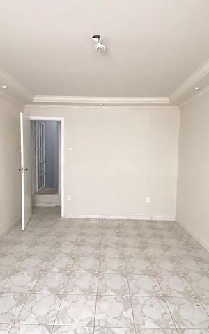 Casa à venda com 300m², 2 quartos e 1 vaga