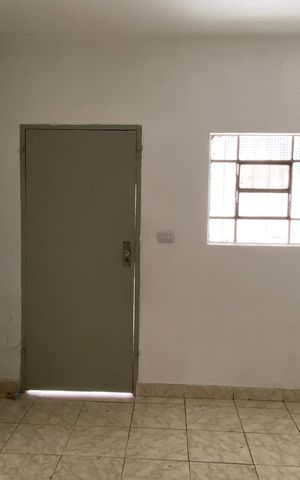 Casa para alugar com 50m², 2 quartos e sem vaga Casa para alugar com 50m², 2 quartos e sem vagaSala