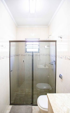 Casa à venda com 200m², 3 quartos e 4 vagasBanheiro 2