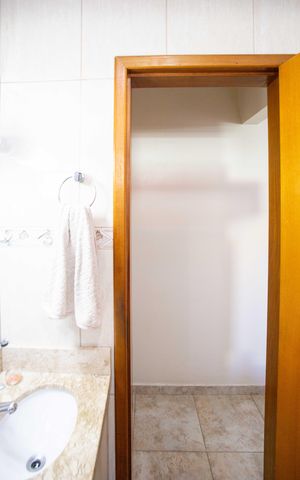Casa à venda com 200m², 3 quartos e 4 vagasBanheiro 2