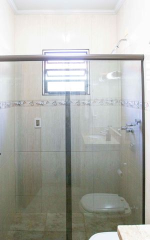 Casa à venda com 200m², 3 quartos e 4 vagasBanheiro 2