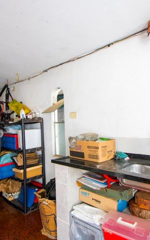 Casa à venda com 193m², 3 quartos e 6 vagas Casa à venda com 193m², 3 quartos e 6 vagasEdícula