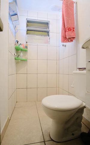 Casa à venda com 450m², 7 quartos e 6 vagasBanheiro da Suíte 2 da Casa 1