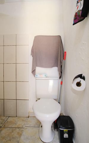 Casa à venda com 450m², 7 quartos e 6 vagasBanheiro da Suíte de Hospedes