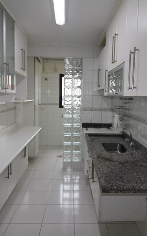 Apartamento para alugar com 112m², 2 quartos e 2 vagasCozinha