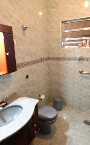 Casa à venda com 252m², 2 quartos e 2 vagasBanheiro