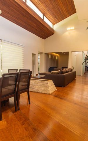 Casa de condomínio à venda com 397m², 4 quartos e 5 vagas