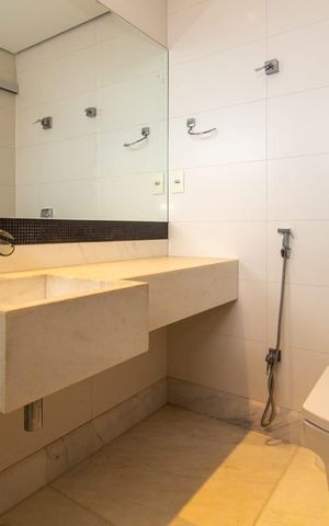 Casa de condomínio à venda com 397m², 4 quartos e 5 vagas