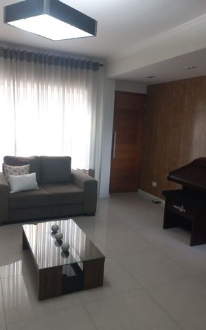 Casa à venda com 162m², 3 quartos e 1 vaga Casa à venda com 162m², 3 quartos e 1 vagaSala