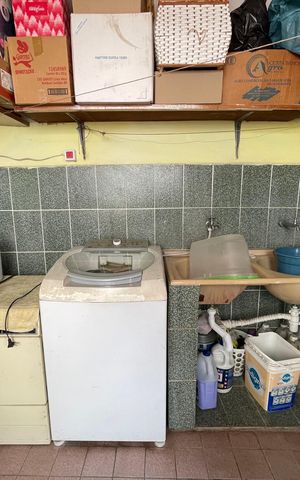 Casa à venda com 180m², 4 quartos e 6 vagas Casa à venda com 180m², 4 quartos e 6 vagasÁrea de Serviço