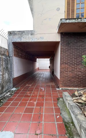 Casa à venda com 180m², 4 quartos e 6 vagas Casa à venda com 180m², 4 quartos e 6 vagasGaragem