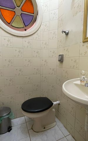 Casa à venda com 180m², 4 quartos e 6 vagas Casa à venda com 180m², 4 quartos e 6 vagasBanheiro 4