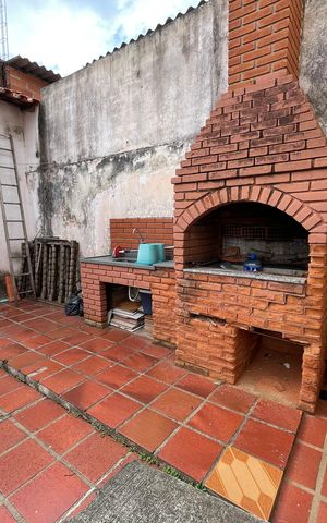Casa à venda com 180m², 4 quartos e 6 vagas Casa à venda com 180m², 4 quartos e 6 vagasQuintal / Churrasqueira