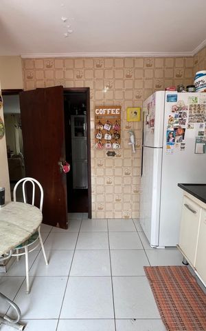 Casa à venda com 180m², 4 quartos e 6 vagas Casa à venda com 180m², 4 quartos e 6 vagasCozinha