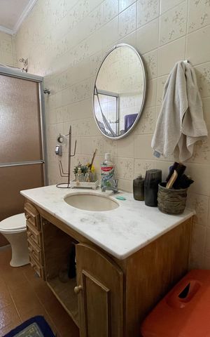 Casa à venda com 180m², 4 quartos e 6 vagas Casa à venda com 180m², 4 quartos e 6 vagasBanheiro 2