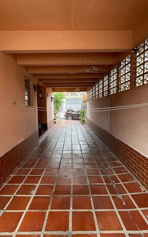 Casa à venda com 180m², 4 quartos e 6 vagas Casa à venda com 180m², 4 quartos e 6 vagasGaragem