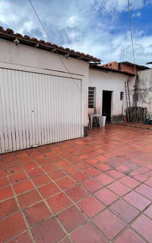 Casa à venda com 180m², 4 quartos e 6 vagas Casa à venda com 180m², 4 quartos e 6 vagasQuintal