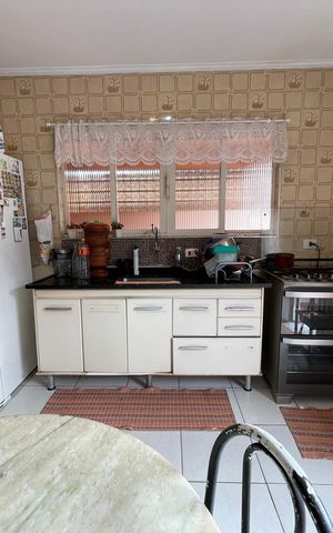 Casa à venda com 180m², 4 quartos e 6 vagas Casa à venda com 180m², 4 quartos e 6 vagasCozinha