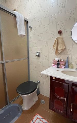 Casa à venda com 180m², 4 quartos e 6 vagas Casa à venda com 180m², 4 quartos e 6 vagasBanheiro 1