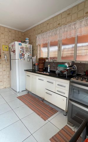 Casa à venda com 180m², 4 quartos e 6 vagas Casa à venda com 180m², 4 quartos e 6 vagasCozinha