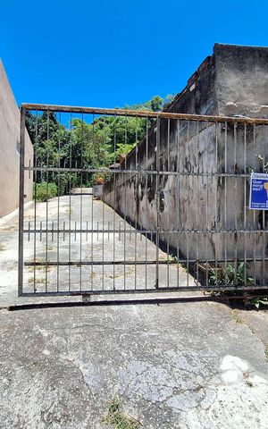 Casa para alugar com 3000m², 6 quartos e 2 vagas Casa para alugar com 3000m², 6 quartos e 2 vagasFachada
