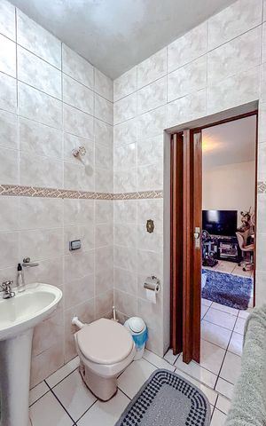 Casa à venda com 500m², 3 quartos e 5 vagasBanheiro 1