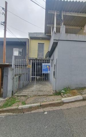 Casa à venda com 200m², 4 quartos e 2 vagas Casa à venda com 200m², 4 quartos e 2 vagasFachada