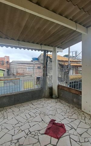 Casa à venda com 200m², 4 quartos e 2 vagas Casa à venda com 200m², 4 quartos e 2 vagasVaranda