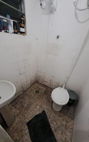Casa à venda com 200m², 4 quartos e 2 vagas Casa à venda com 200m², 4 quartos e 2 vagasBanheiro 1 - Casa 1