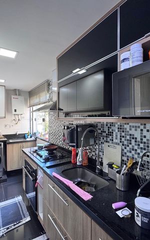 Apartamento para alugar com 230m², 4 quartos e 2 vagas Apartamento para alugar com 230m², 4 quartos e 2 vagasCozinha e Área de Serviço