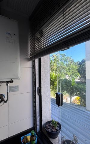 Apartamento para alugar com 230m², 4 quartos e 2 vagas Apartamento para alugar com 230m², 4 quartos e 2 vagasCozinha e Área de Serviço