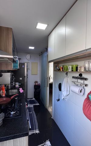 Apartamento para alugar com 230m², 4 quartos e 2 vagas Apartamento para alugar com 230m², 4 quartos e 2 vagasCozinha e Área de Serviço