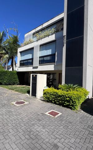 Apartamento para alugar com 230m², 4 quartos e 2 vagas Apartamento para alugar com 230m², 4 quartos e 2 vagasFachada