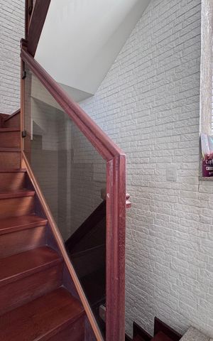Apartamento para alugar com 230m², 4 quartos e 2 vagas Apartamento para alugar com 230m², 4 quartos e 2 vagasEscada