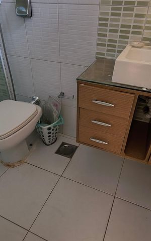 Casa de condomínio à venda com 256m², 5 quartos e 2 vagas Casa de condomínio à venda com 256m², 5 quartos e 2 vagasBanheiro da Suíte - casa 2