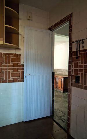 Casa de condomínio à venda com 256m², 5 quartos e 2 vagas Casa de condomínio à venda com 256m², 5 quartos e 2 vagasCozinha - Armários - Casa 1