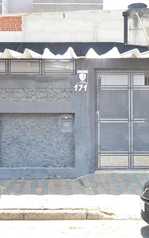 Casa à venda com 120m², 2 quartos e 2 vagasFachada