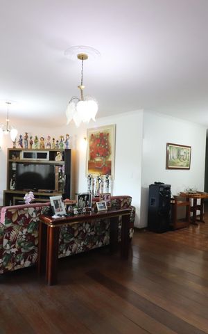Casa à venda com 600m², 3 quartos e 4 vagasSala