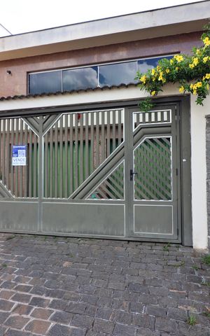 Casa à venda com 600m², 3 quartos e 4 vagasFachada