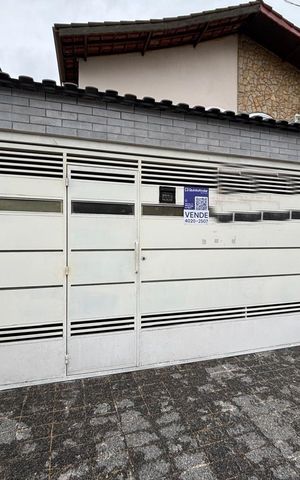 Casa à venda com 176m², 3 quartos e 3 vagasFachada 